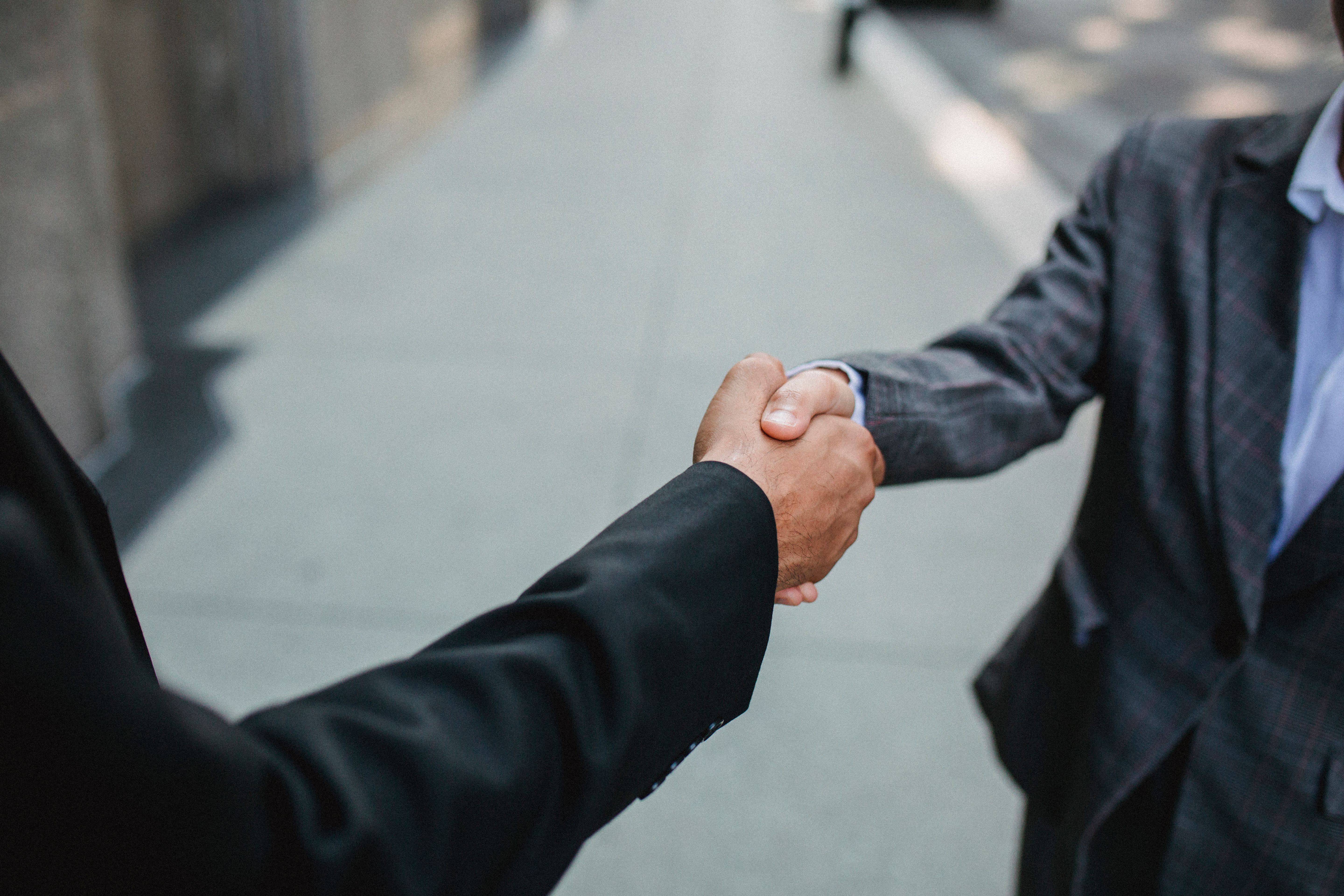 Two businessmen shaking hands to seal a litigation funding agreement